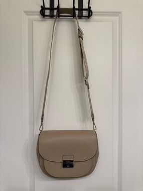 Kate Spade Leather Crossbody Saddle Bag in Taupe